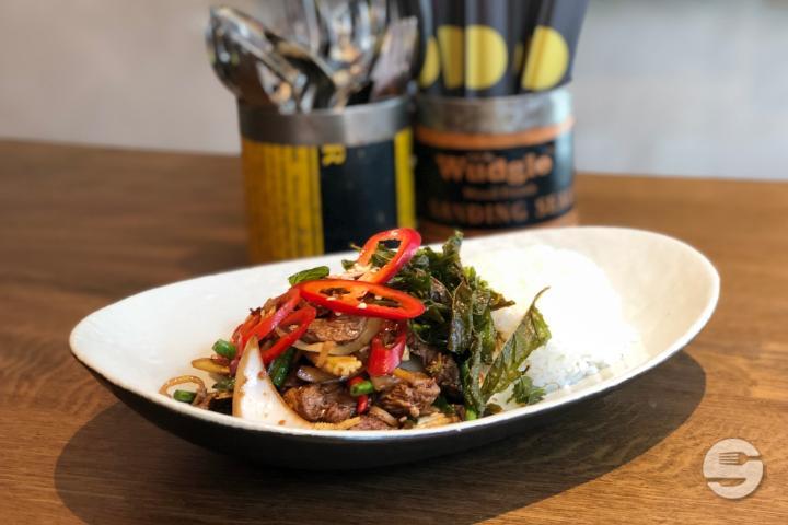 Pad Gra Pao with Jasminreis (very spicy) - Nooba
