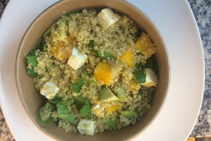 SALADE QUINOA AVOCAT MANGUE FETA - Chez Rafaelle