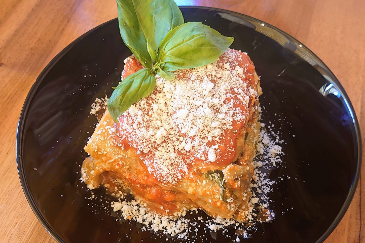 Millfeuilles d'aubergines, ricotta salee, basilic frais et mozzarella - Ristorante St Paul