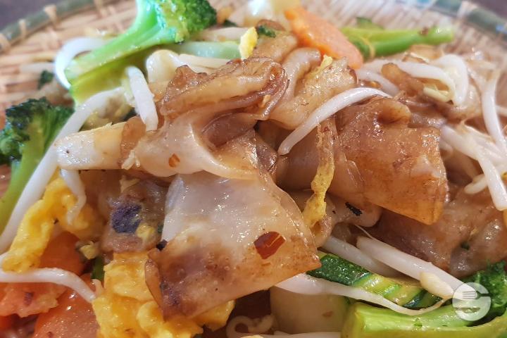 Sautéed Noodles with Soy Sauce - Le 888
