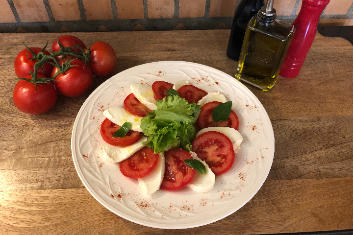Caprese Salad - La Puccia