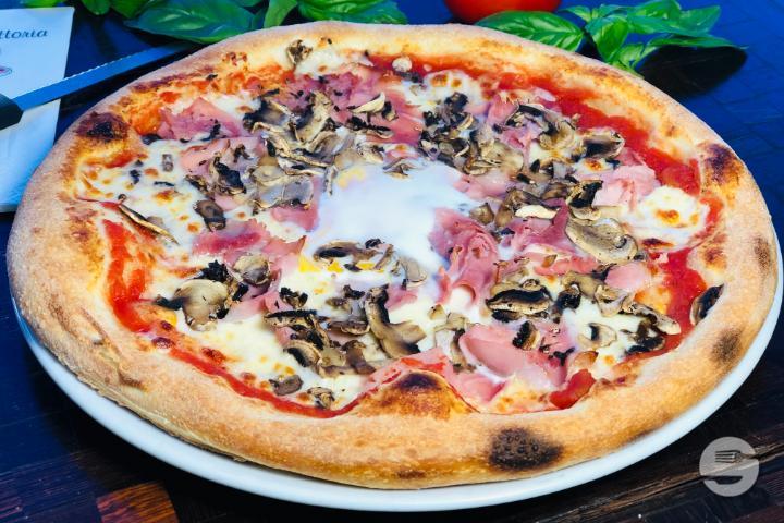 Pizza Capricciosa - La Trattoria