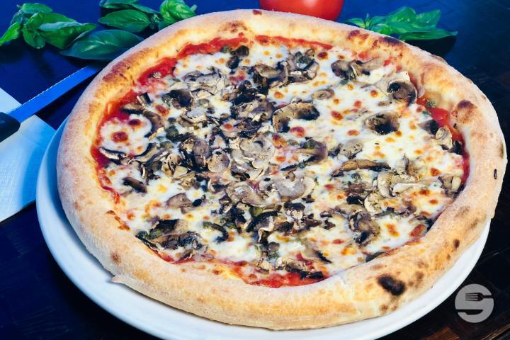 Pizza Funghi - La Trattoria