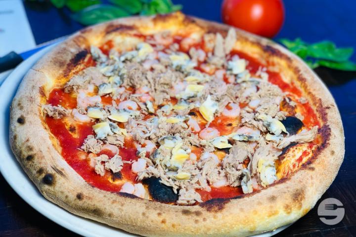 Pizza Pescatora - La Trattoria