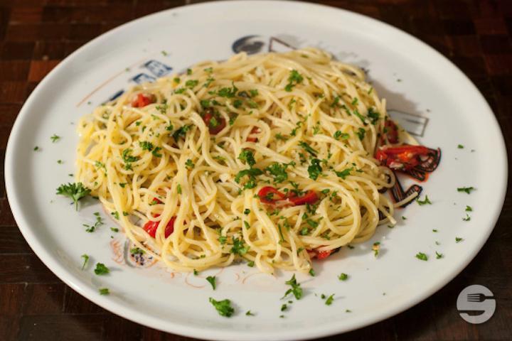 Spaghetti Aglio, Olio e Pepperoncino - La Trattoria