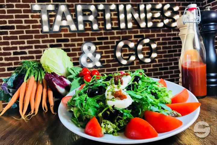 Tomato Mozzarella Salad - Tartines & Co