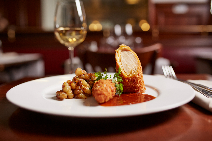 Crispy Yellow Landes Chicken - Au Pied de Cochon