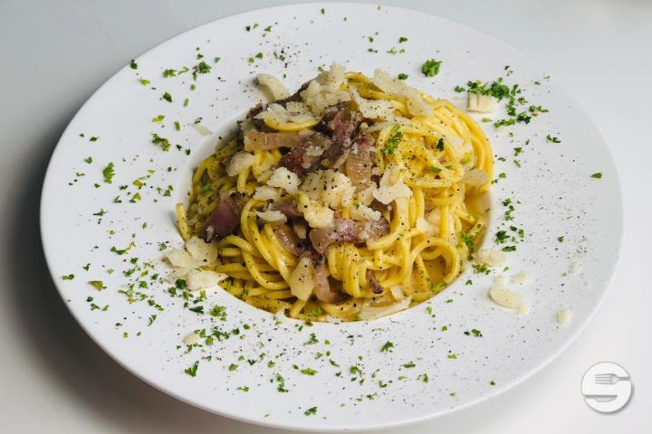 Spaghetti alla Carbonara - Ciao Restaurant