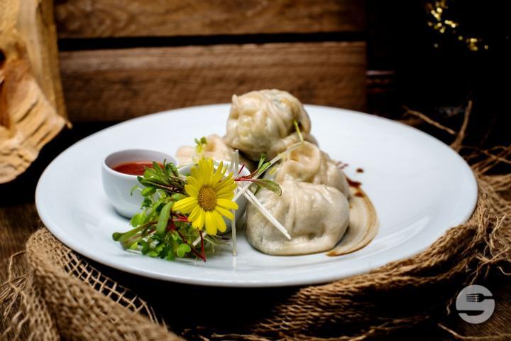 Vegi Momo's 6 Stk. + Salat - Roots of Himalaya