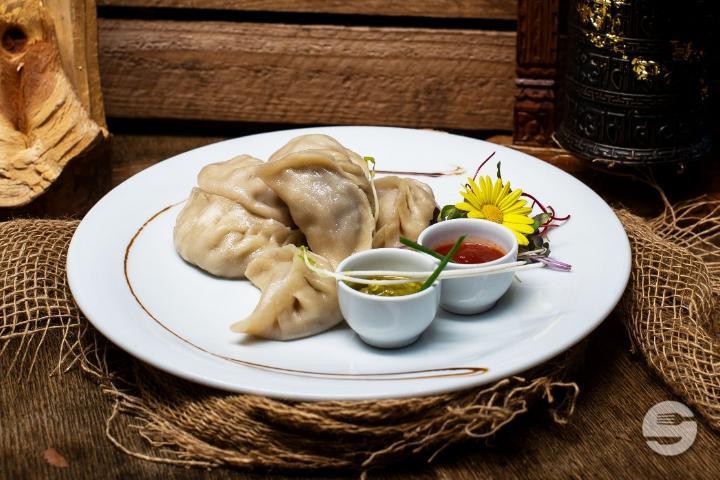 Fleisch Momo's 6 Stk. + Salat - Roots of Himalaya
