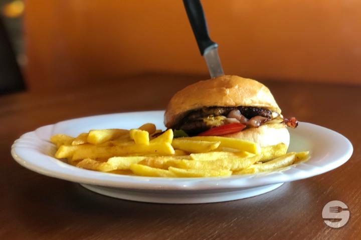 Old Fashioned Nashville Menu (+ Softdrink und Pommes) - Burgers & Shakes