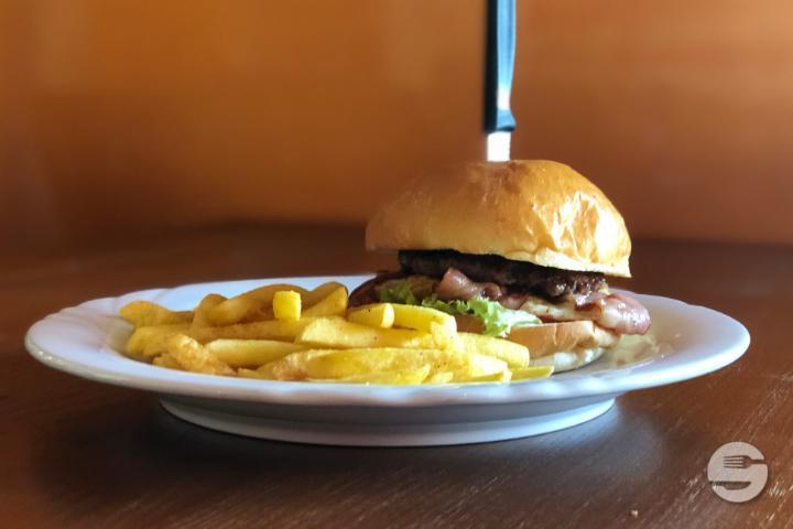 Hard Working Man Burger Menu (+ Getränk und Beilage) - Burgers & Shakes