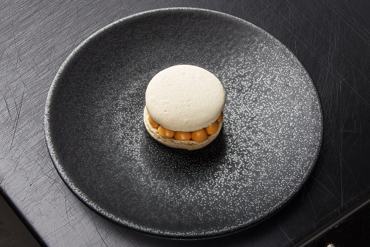 Double-chocolate macaron - Chez Philippe