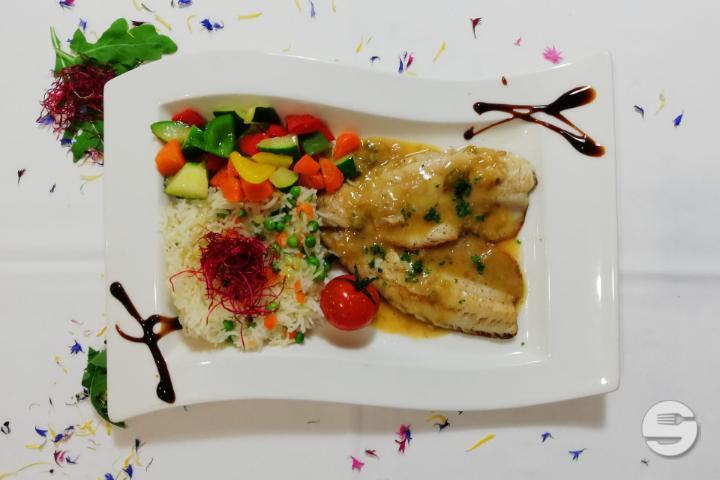 Filet de Féra Poché à la Neuchâteloise - Restaurant Le Léman