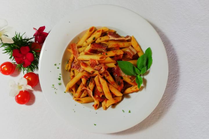 Penne Amatriciana - Il Bacio