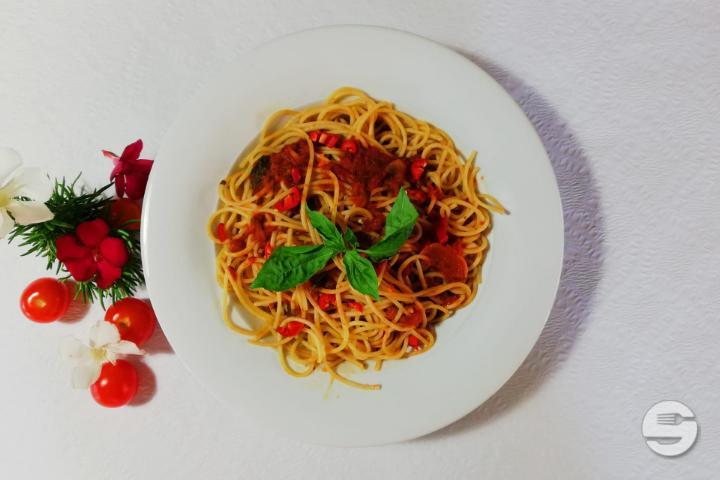 Spaghetti Aglio, Olio and Peperoncini - Il Bacio