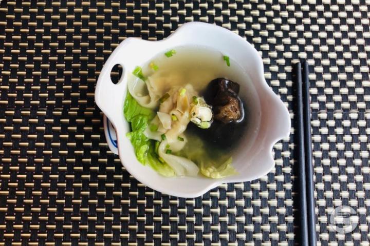 A11. Potage aux Raviolis - Lian Xiang Lou