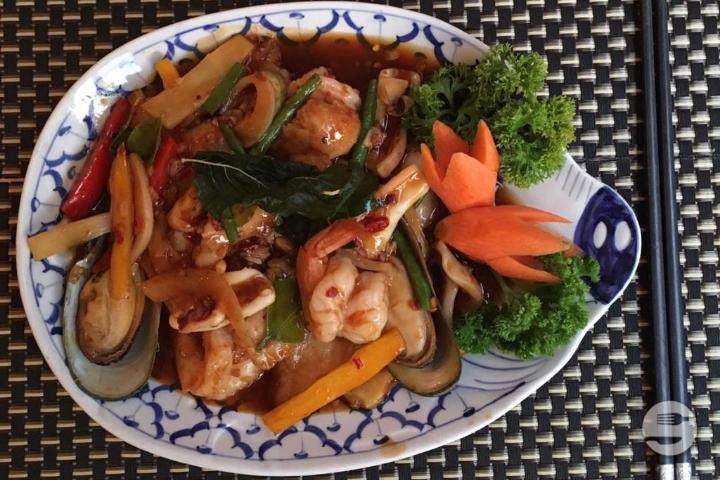 Sauté au Basilic et Piments Thaï - Lian Xiang Lou