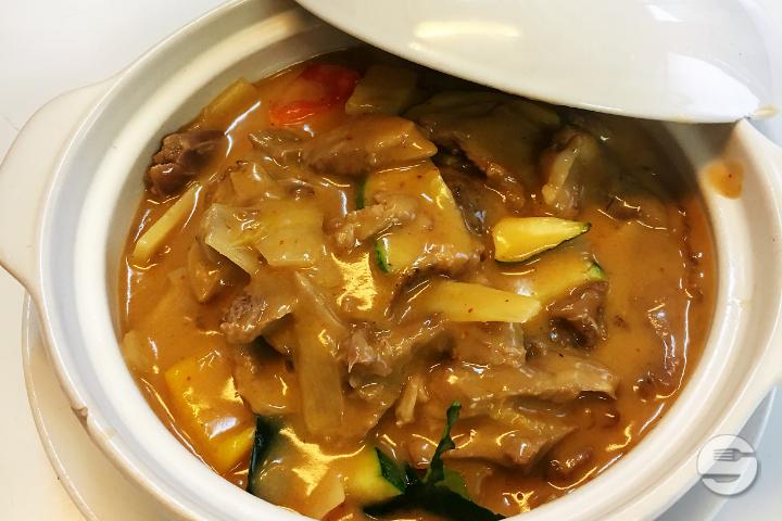 Canard Sauté au Curry Rouge - Bambou