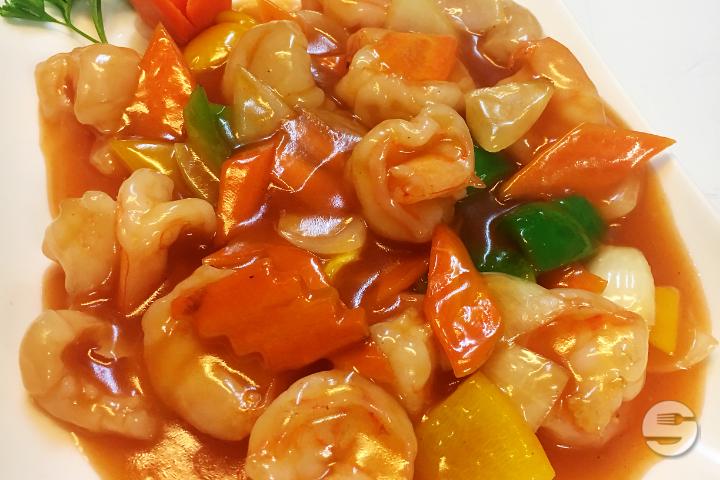 Crevettes Sautées à la Sauce Aigre-Douce et Litchi - Bambou