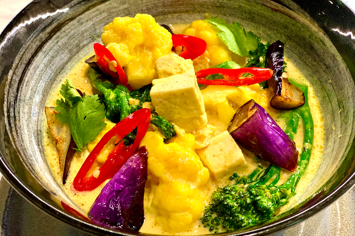 Yellow Curry with vegetables & Tofu - HATO - fine asian cuisine