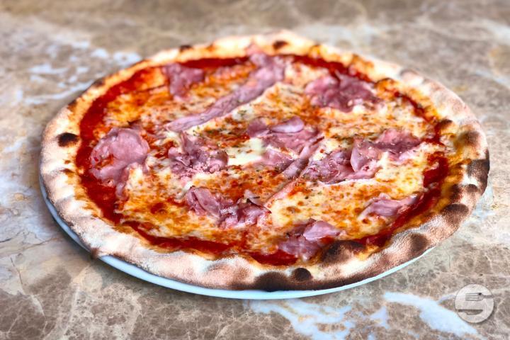 Pizza Prosciutto - Andulino Cucina Italiana & Steak House