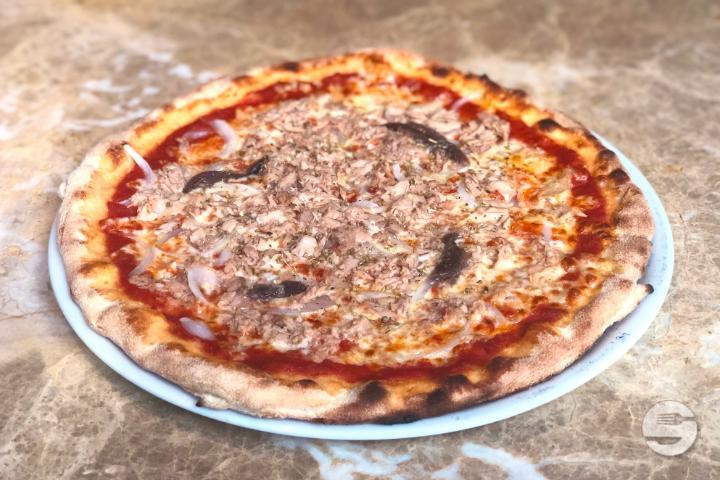 Pizza Tonno - Andulino Cucina Italiana & Steak House