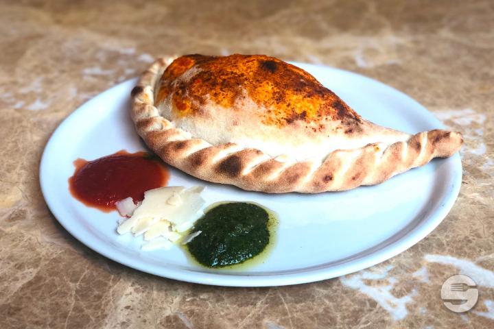 Pizza Calzone - Andulino Cucina Italiana & Steak House