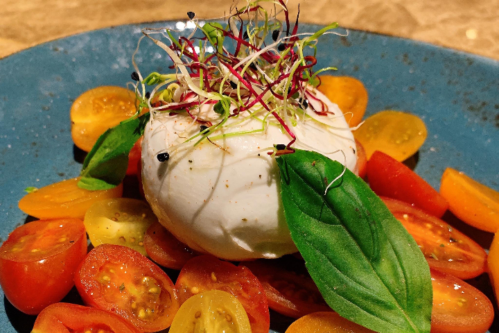 Insalata Caprese Con Mozzarella Di Bufala - Andulino Cucina Italiana & Steak House