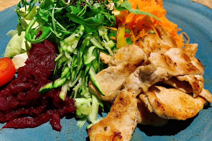 Insalata Gigante Con Pollo - Andulino Cucina Italiana & Steak House