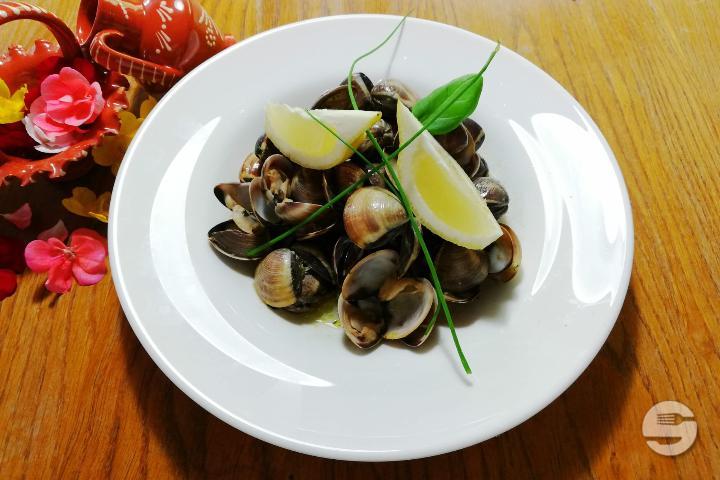 Bulao Pato Style Clams - Sabores de Portugal