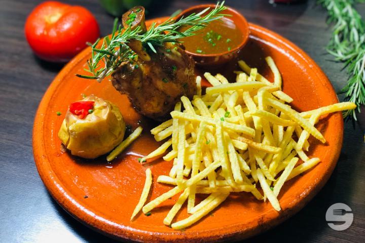 Braised Pork Shank with Cider - El Campanu