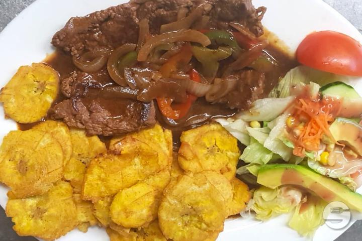 Bistec de Ternera Encebollado - Donde Luis