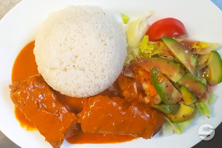 Mero con Coco Con Arroz Blanco o Con Tostones y Ensalada mixta - Donde Luis