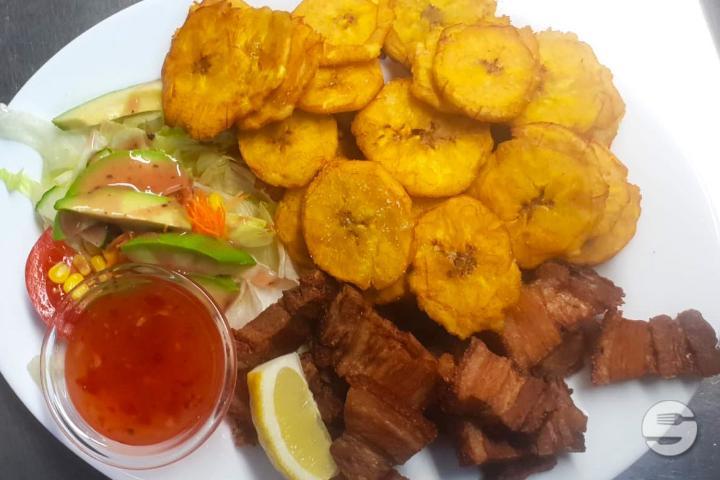 Chicharron de Puerco Con Yuca y Ensalada mixta - Donde Luis