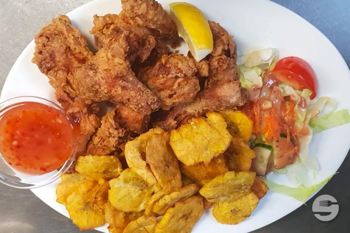 Picapollo Pollo frito de 6 Piezas Con Tostones y Ensalada - Donde Luis