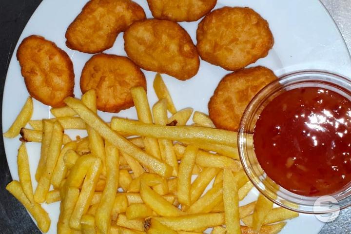 Chicken Nuggets de Pollo con Papas Fritas - Donde Luis