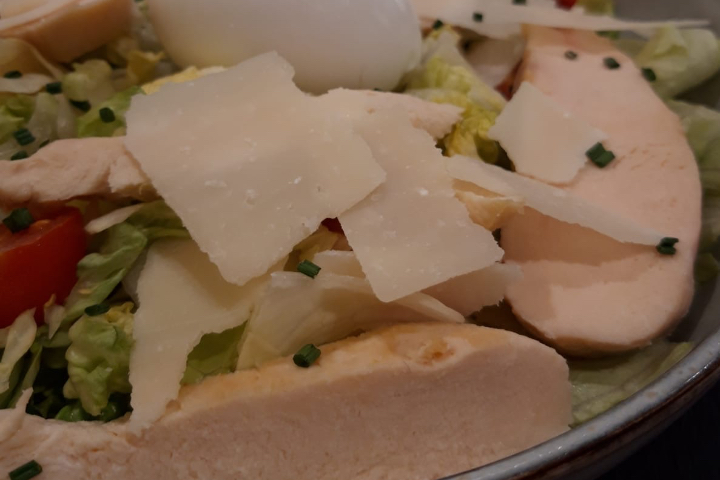 Salade César au poulet - Brasserie Beau-Soleil