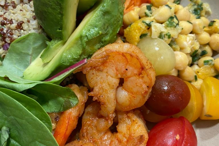 Poke bowl crevettes et crudités - Brasserie Beau-Soleil