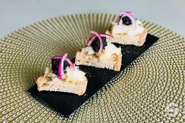 Punheta de Bacalhau Bruschetta - Take A Break