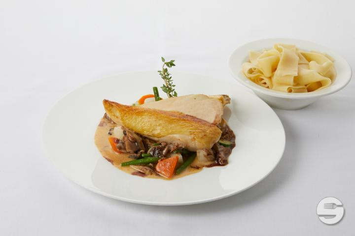 Yellow Chicken Supreme - La Brasserie J5