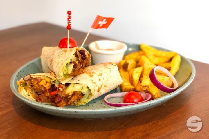 Rind Burrito mit Country Fries - Miki Burgers