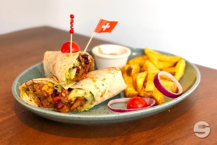 Chicken Burrito mit Country Fries - Miki Burgers