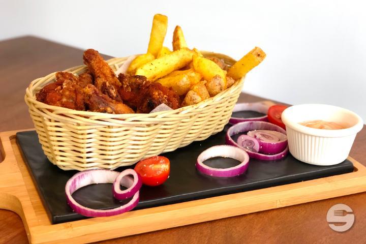 Chickenwings 10 Stk. mit Country Fries - Miki Burgers