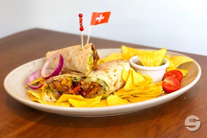 Rind Burrito mit Nachos - Miki Burgers
