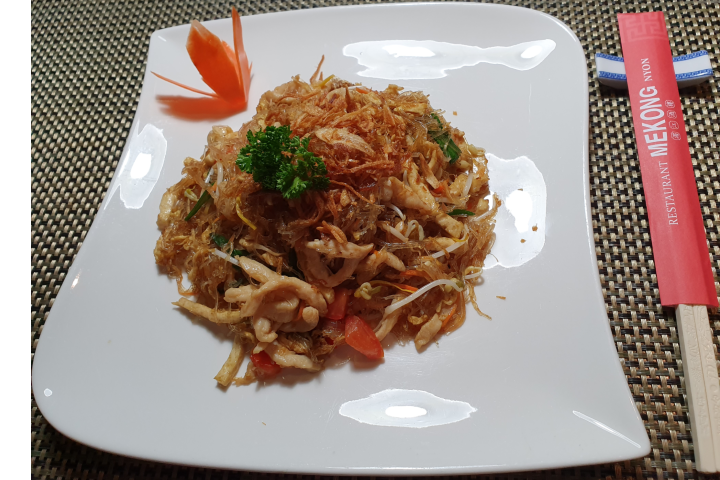 124. Fried Noodles with Vegetables - Mekong