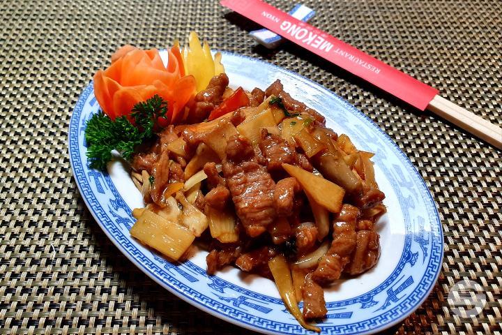 40. Fried Beef with Bamboo Sprouts - Mekong
