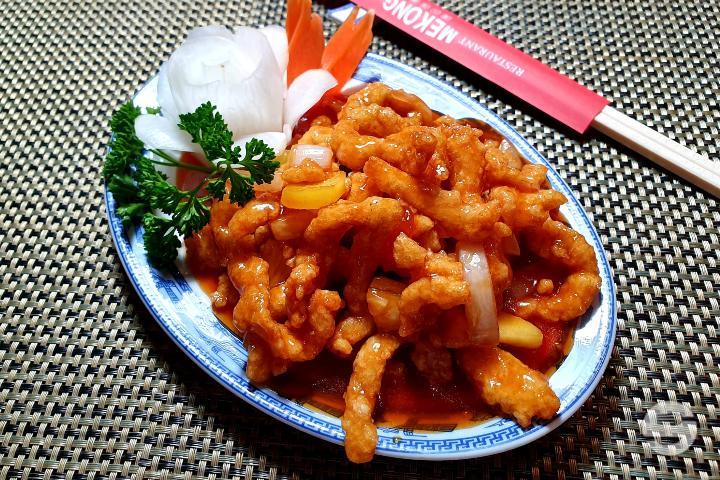 60. Chicken with Sweet and Sour Sauce - Mekong