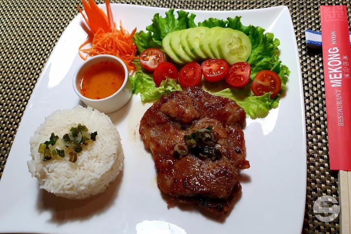 72. Com Thit Nuon - Mekong