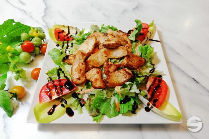 Salade de Poulet Grillé - Restaurant Du Tennis